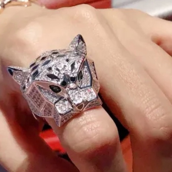 Gorgeous Panther Head Ring With emerald eyes - Picture 2 of 5